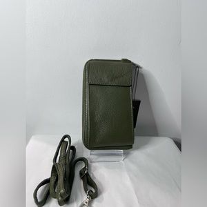 NWT Made in Italy 🇮🇹 boutique Zipper wallet with phone pouch. Crossbody style.